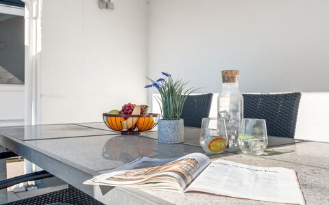 Guthbrand - 1.3Km from the Sea: Wohnung, Eigentumswohnung, Estate, Balkon, Villa, Hotel