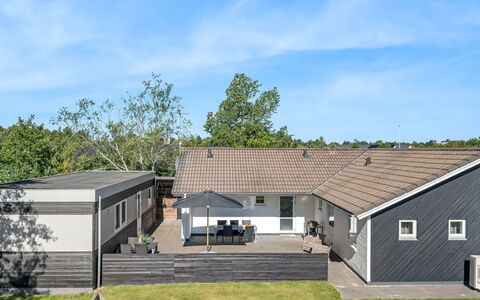 Guthbrand - 1.3Km from the Sea: Wohnung, Eigentumswohnung, Estate, Balkon, Villa, Hotel