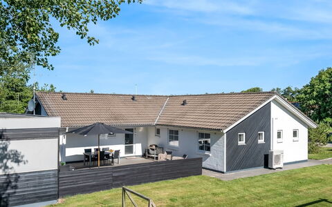 Guthbrand - 1.3Km from the Sea: Wohnung, Eigentumswohnung, Estate, Balkon, Villa, Hotel
