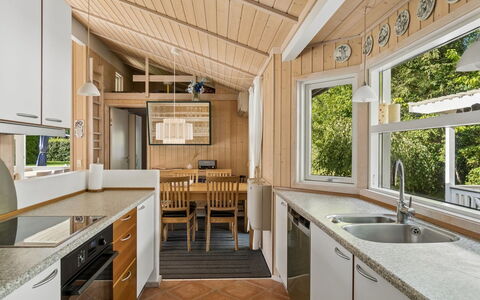 Erko - 575M from the Sea: Holz, Küche, Interior Design, Decke, Countertop, Flooring, Fussboden, Zuhause, Major Appliance, Cabinetry