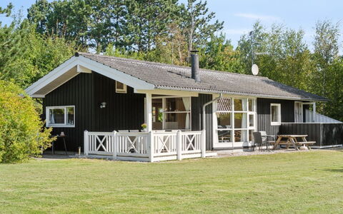 Erko - 575M from the Sea: Abstellgleis, Garten, Hütte, Gartenmöbel, Schatten, Garten, Gartenbauten, Hinterhof, Landscaping, Hartholz