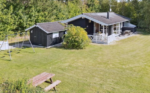 Erko - 575M from the Sea: Abstellgleis, Garten, Hütte, Gartenmöbel, Schatten, Garten, Gartenbauten, Hinterhof, Landscaping, Hartholz