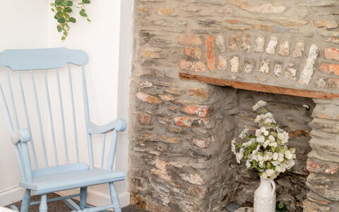 Frans Cottage: Blau, Möbel, Meer, Schlafzimmer, Interior Design, Ozean, Linens, Bedding, Zimmer, Bett