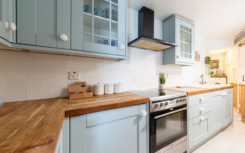 Frans Cottage: Blau, Möbel, Meer, Schlafzimmer, Interior Design, Ozean, Linens, Bedding, Zimmer, Bett
