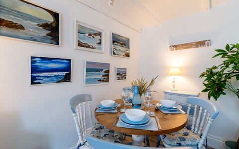 Frans Cottage: Blau, Möbel, Meer, Schlafzimmer, Interior Design, Ozean, Linens, Bedding, Zimmer, Bett