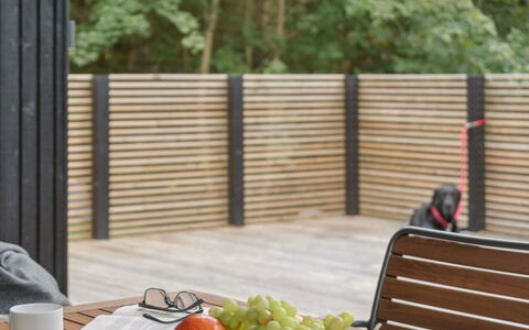 Aggi - 850M from the Sea: Hütte, Hinterhof, Garten, Gartenbauten, Schuppen, Abstellgleis, Gartenmöbel, Blockhaus, Outdoor Struktur, Hütte