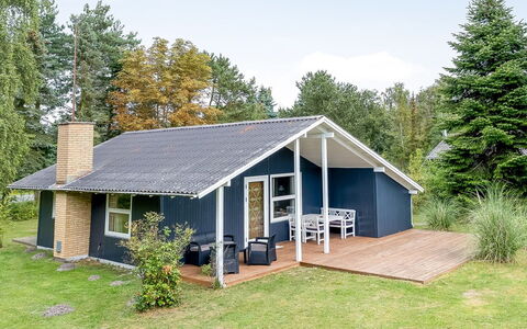 Aleth - 800M from the Sea: Dach, Haus, Zuhause, Hütte, Tür, Abstellgleis, Deck, Veranda, Planke, Hartholz