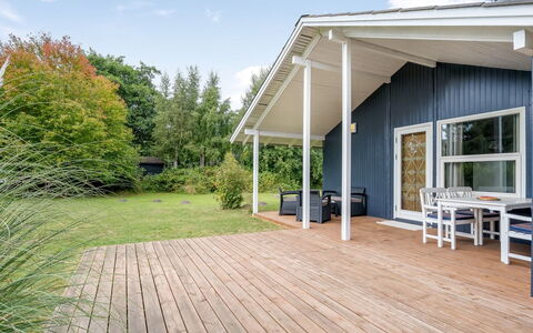 Aleth - 800M from the Sea: Dach, Haus, Zuhause, Hütte, Tür, Abstellgleis, Deck, Veranda, Planke, Hartholz
