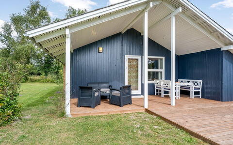 Aleth - 800M from the Sea: Dach, Haus, Zuhause, Hütte, Tür, Abstellgleis, Deck, Veranda, Planke, Hartholz