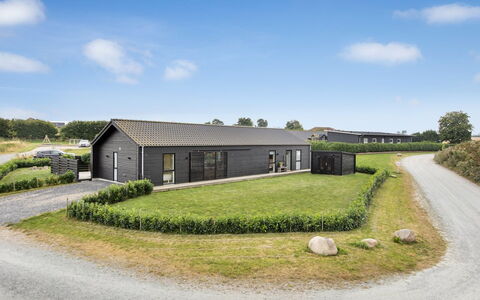 Sigrun - 300M from the Sea: Haus, Dach, Zuhause, Hütte, Estate, Bauernhaus, Villa, Veranda, Abstellgleis