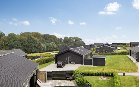 Sigrun - 300M from the Sea: Dach, Haus, Zuhause, Hütte, Abstellgleis, Estate, Auffahrt, Gartenbauten, Garten, Schuppen