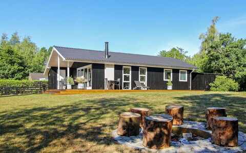 Lillebror - 7Km from the Sea: Hütte, Hinterhof, Garten, Gartenbauten, Schuppen, Abstellgleis, Gartenmöbel, Blockhaus, Outdoor Struktur, Hütte