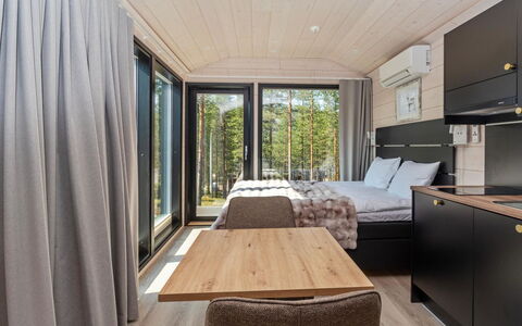 Visit Pyhä Cabins D: Balkon, Wohnung, Schatten, Glas, Eigentumswohnung, Geländer, Veranda, Daylighting, Deck, Gartenmöbel