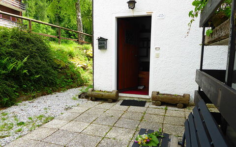 Chalet Giove: Tür, Garten, Garten, Treppe, Walkway, Landscaping, Hinterhof, Cobblestone, Auffahrt, Flagstone