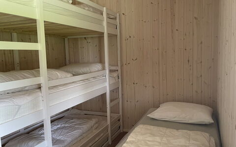 Siljan - 400M from the Sea: Bett, Schlafzimmer, Holz, Flooring, Fussboden, Bettdecke, Bedding, Etagenbett, Interior Design, Bettrahmen