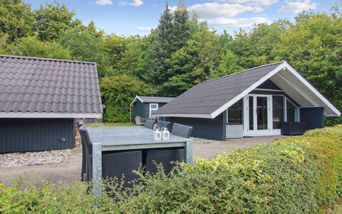 Helke - 30Km from the Sea: Hütte, Hinterhof, Garten, Gartenbauten, Schuppen, Abstellgleis, Gartenmöbel, Blockhaus, Outdoor Struktur, Hütte