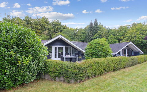 Helke - 30Km from the Sea: Hütte, Hinterhof, Garten, Gartenbauten, Schuppen, Abstellgleis, Gartenmöbel, Blockhaus, Outdoor Struktur, Hütte