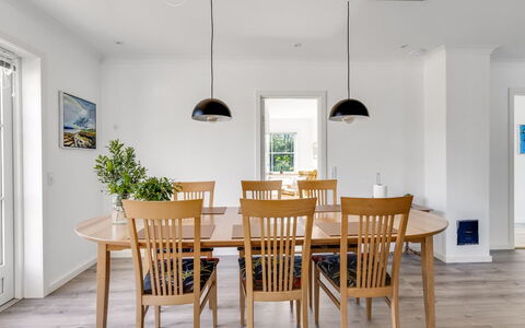 Wolter - 1.7Km from the Sea: Möbel, Flooring, Interior Design, Fussboden, Holz, Esszimmer, Tabelle, Küche & Esszimmer Tisch, Stuhl, Holzboden