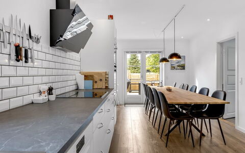 Wolter - 1.7Km from the Sea: Möbel, Flooring, Interior Design, Holz, Countertop, Küche, Fussboden, Decke, Light Fixture, Beleuchtung