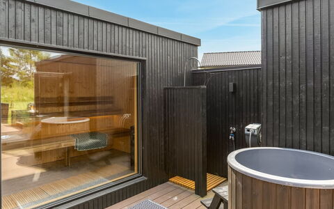 Artur - 800M from the Sea: Armatur, Verbundwerkstoff, Hartholz, Installation, Design, Badewanne, Fliese, Holzbeize, Badezimmer, Jacuzzi
