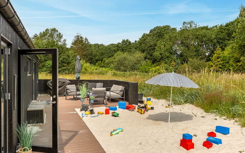 Artur - 800M from the Sea: Grundstueck, Garten, Deck, Gartenmöbel, Hinterhof, Schatten, Garten, Landscaping, Stuhl, Terrasse