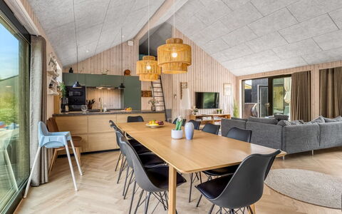 Artur - 800M from the Sea: Holz, Interior Design, Flooring, Decke, Fussboden, Möbel, Küche & Esszimmer Tisch, Light Fixture, Wohnzimmer, Couch