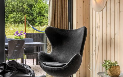 Artur - 800M from the Sea: Möbel, Holz, Flooring, Interior Design, Fussboden, Stuhl, Wohnzimmer, Zimmer, Holzboden, Komfort