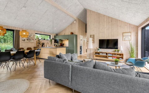 Artur - 800M from the Sea: Holz, Decke, Wohnzimmer, Hartholz, Holzboden, Planke, Holz, Holzbeize, Blockhaus