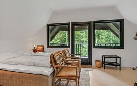 Karmen - 1Km from the Sea: Möbel, Interior Design, Holz, Flooring, Decke, Schlafzimmer, Fussboden, Bett, Zimmer, Bedding