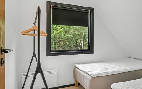 Karmen - 1Km from the Sea: Holz, Interior Design, Fussboden, Beleuchtung, Flooring, Schlafzimmer, Linens, Zimmer, Bett