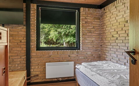 Karmen - 1Km from the Sea: Wand, Holz, Interior Design, Möbel, Fussboden, Schlafzimmer, Bett, Flooring, Decke, Zimmer