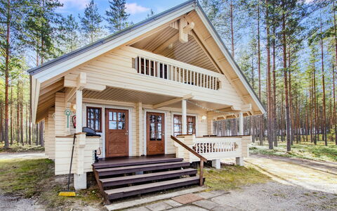 Kummeli: Gartenmöbel, Strauch, Haus, Tisch Im Freien, Möbel, Zuhause, Garten, Rasen, Hinterhof, Estate
