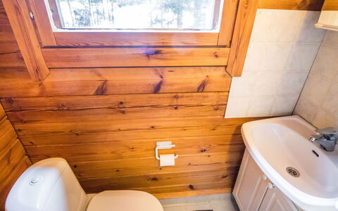 Riihiranta: Holz, Armatur, Bad Sink, Flooring, Toilette, Badezimmer, Fussboden, Holzbeize, Installation, Hartholz