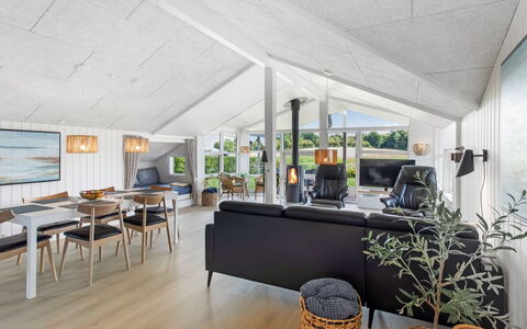 Eisa - 75M from the Sea: Holz, Decke, Hartholz, Planke, Holzboden, Stuhl, Holz, Wohnzimmer, Deck