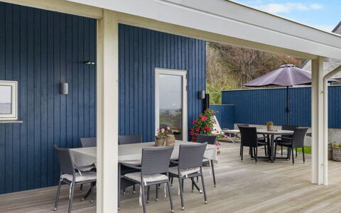 Gertje - 20M from the Sea: Blau, Strauch, Hütte, Ground, Garten, Estate, Schatten, Landscaping, Bauernhaus, Eco Hotel