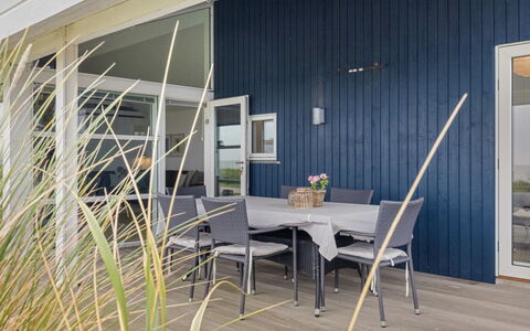 Gertje - 20M from the Sea: Blau, Strauch, Hütte, Ground, Garten, Estate, Schatten, Landscaping, Bauernhaus, Eco Hotel