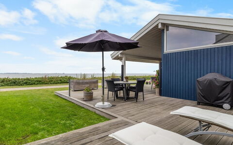 Gertje - 20M from the Sea: Blau, Strauch, Hütte, Ground, Garten, Estate, Schatten, Landscaping, Bauernhaus, Eco Hotel