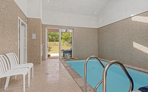 Berta - 2Km from the Sea: Flooring, Fussboden, Schwimmbad, Decke, Fliese, Resort, Hotel, Daylighting