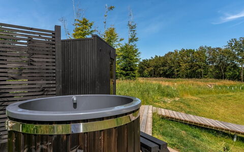 Berta - 2Km from the Sea: Hartholz, Deck, Garten, Garten, Holzbeize, Design, Hinterhof, Planke, Eco Hotel