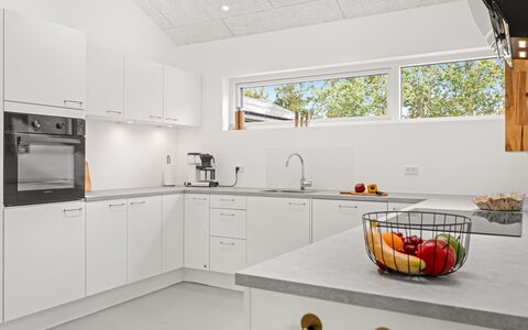 Berta - 2Km from the Sea: Küche, Interior Design, Küchengerät, Flooring, Countertop, Major Appliance, Decke, Holz, Light Fixture, Cabinetry