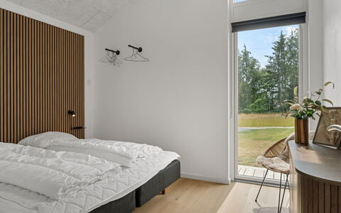 Berta - 2Km from the Sea: Holz, Interior Design, Decke, Flooring, Schlafzimmer, Fussboden, Möbel, Bett, Zimmer, Bettrahmen