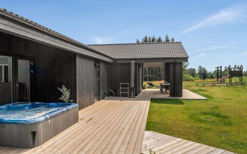 Berta - 2Km from the Sea: Dach, Haus, Zuhause, Hütte, Abstellgleis, Verbundwerkstoff, Estate, Gartenbauten, Schwimmbad, Deck