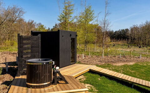 Berta - 2Km from the Sea: Holz, Garten, Hartholz, Holzbeize, Gartenbauten, Design, Schuppen, Hinterhof, Garten, Deck