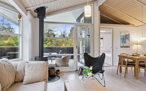 Angelika - 1.3Km from the Sea: Interior Design, Flooring, Holz, Decke, Fussboden, Möbel, Wohnzimmer, Zuhause, Couch, Holzboden