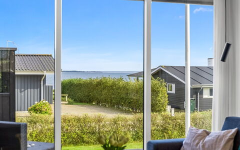 Hubertina - 75M from the Sea: Dach, Haus, Zuhause, Hütte, Tür, Abstellgleis, Deck, Veranda, Planke, Hartholz