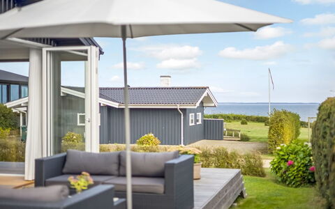 Hubertina - 75M from the Sea: Dach, Haus, Zuhause, Hütte, Tür, Abstellgleis, Deck, Veranda, Planke, Hartholz