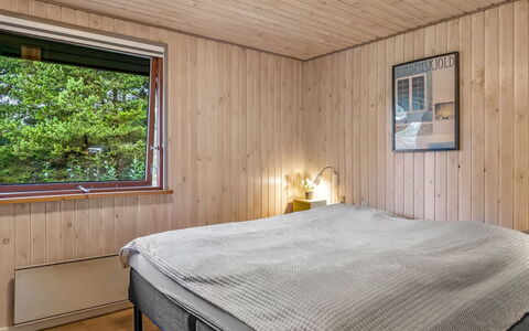 Tole - 2Km from the Sea: Flooring, Interior Design, Holz, Schlafzimmer, Fussboden, Bett, Decke, Bettdecke, Zimmer, Bedding