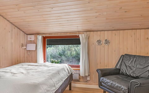Tole - 2Km from the Sea: Interior Design, Möbel, Holz, Flooring, Decke, Fussboden, Schlafzimmer, Zimmer, Beleuchtung, Bett
