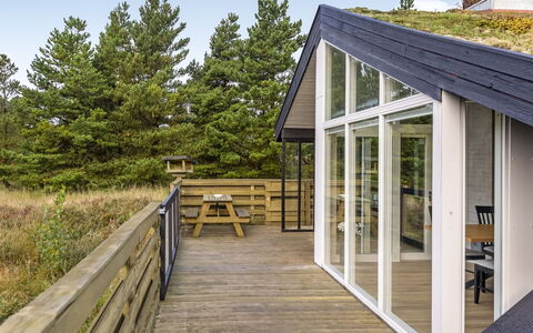 Tole - 2Km from the Sea: Holz, Zuhause, Veranda, Hartholz, Planke, Tür, Hütte, Deck, Abstellgleis, Holzbeize