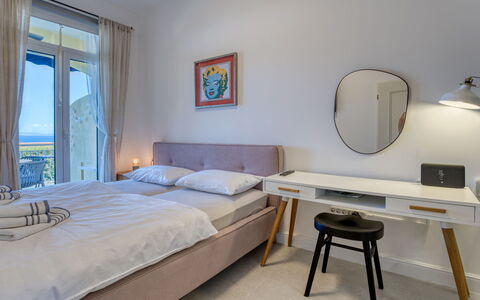 Design Jamar: Möbel, Interior Design, Bett, Schlafzimmer, Flooring, Fussboden, Zimmer, Holz, Decke, Bettdecke